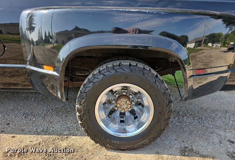 image for item EO1068 1994 Chevrolet C3500 Crew Cab pickup truck