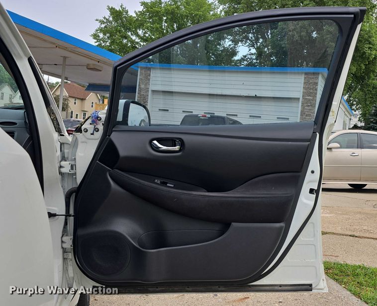 image for item EO1069 2016 Nissan Leaf 