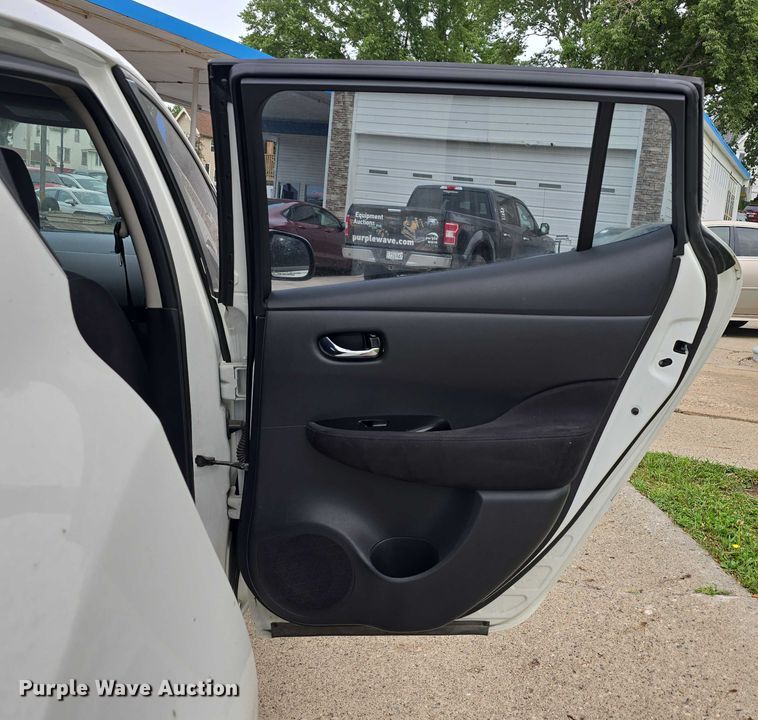 image for item EO1069 2016 Nissan Leaf 