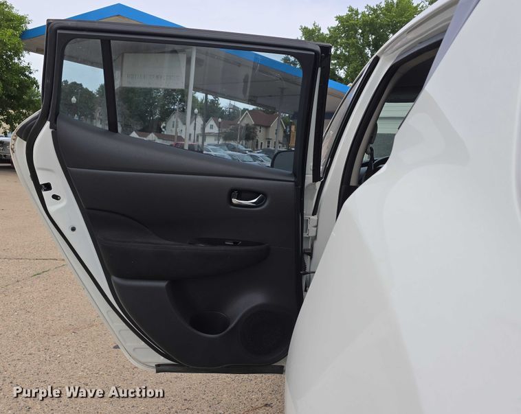 image for item EO1069 2016 Nissan Leaf 