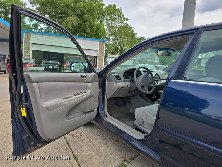 image for item EO1071 2003 Toyota Camry LE 