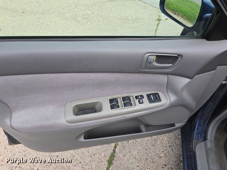 image for item EO1071 2003 Toyota Camry LE 