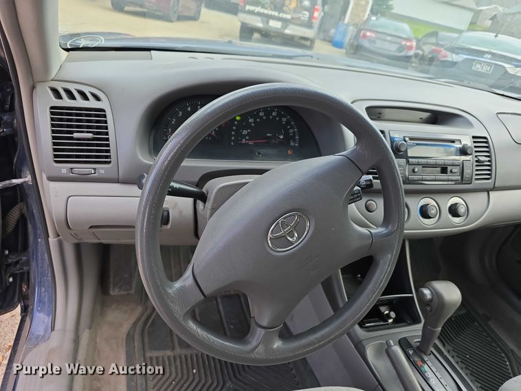 image for item EO1071 2003 Toyota Camry LE 