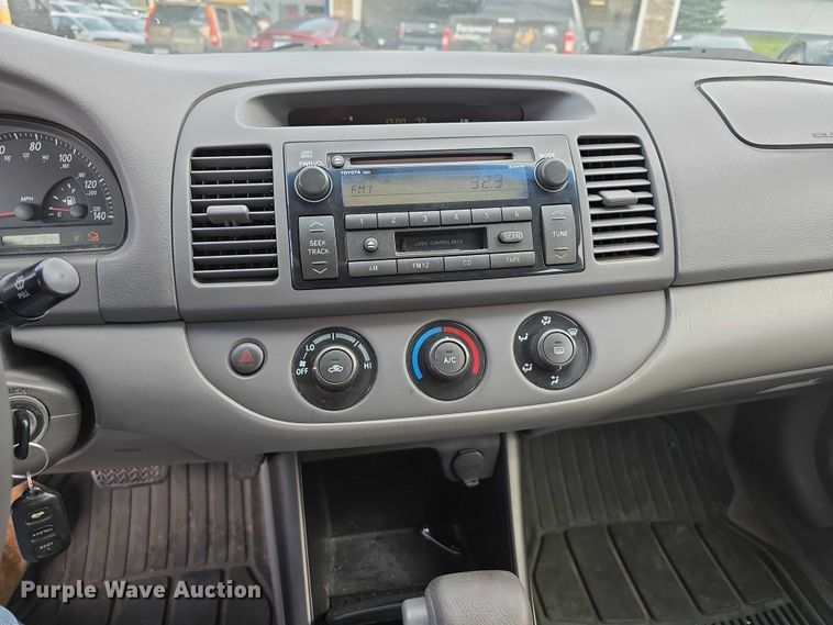 image for item EO1071 2003 Toyota Camry LE 