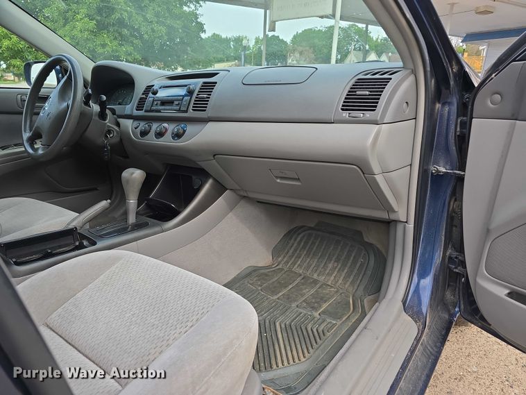 image for item EO1071 2003 Toyota Camry LE 