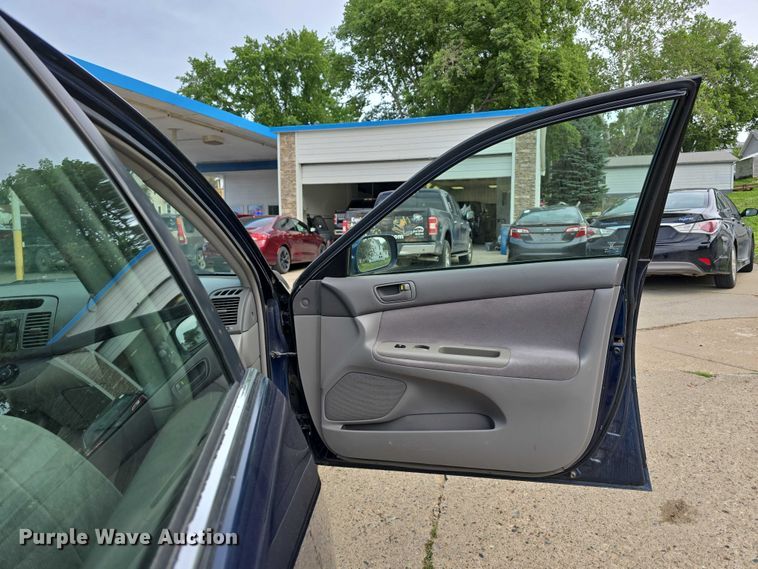 image for item EO1071 2003 Toyota Camry LE 