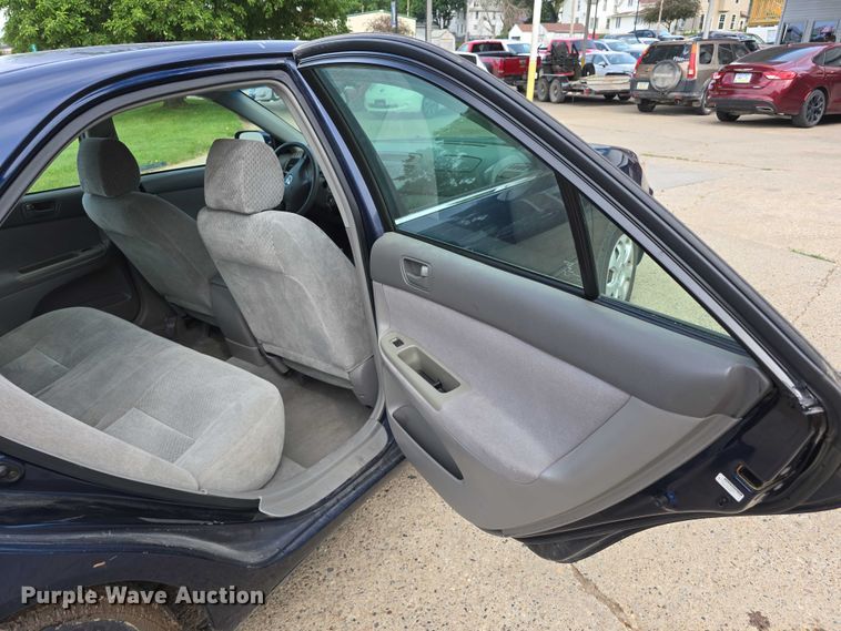 image for item EO1071 2003 Toyota Camry LE 