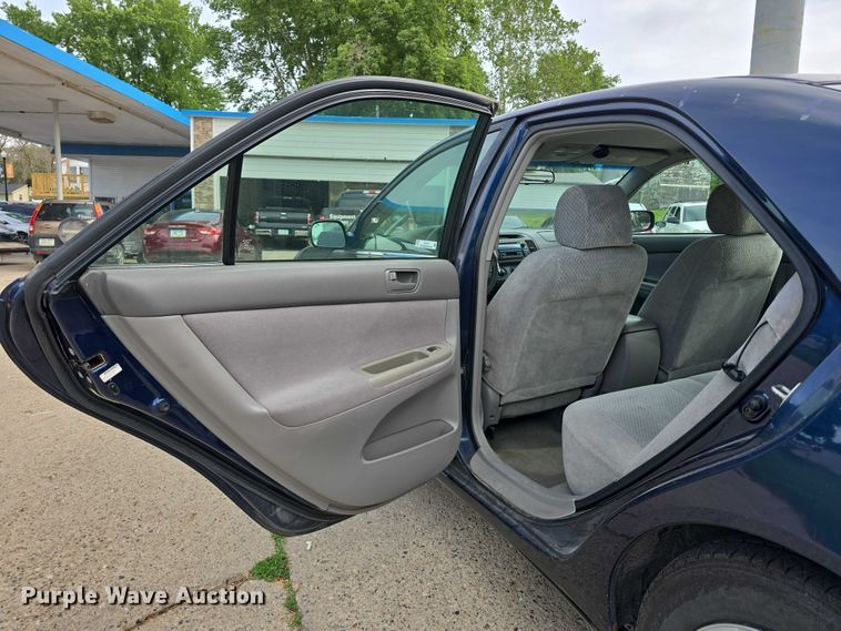 image for item EO1071 2003 Toyota Camry LE 