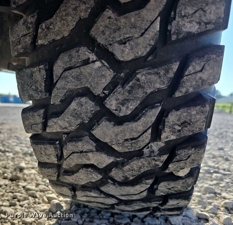 image for item EO1085 2024 John Deere XUV865M Gator utility vehicle