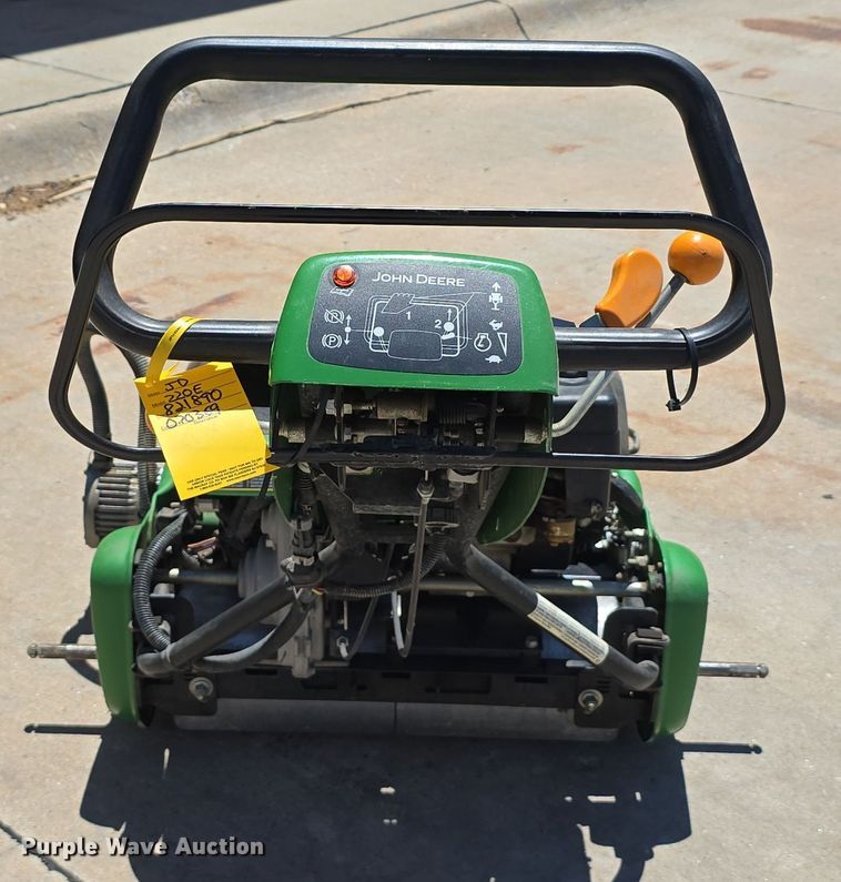 image for item EO1510 2016 John Deere 220 E-cut Hybrid greens mower