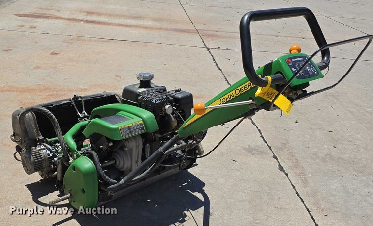 image for item EO1510 2016 John Deere 220 E-cut Hybrid greens mower