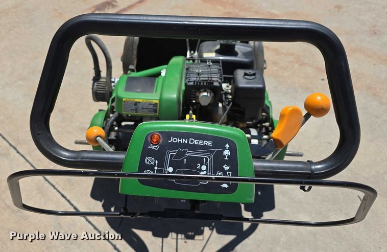 image for item EO1510 2016 John Deere 220 E-cut Hybrid greens mower