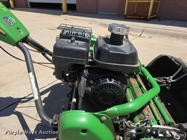 image for item EO1510 2016 John Deere 220 E-cut Hybrid greens mower