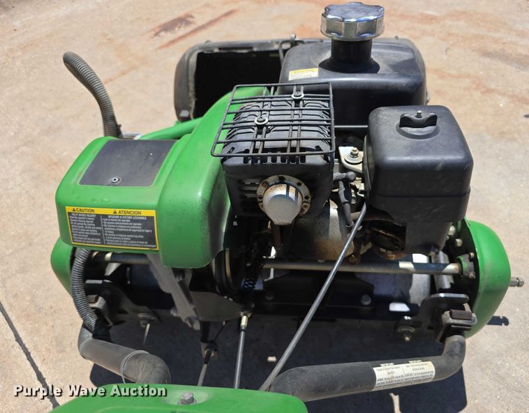 image for item EO1510 2016 John Deere 220 E-cut Hybrid greens mower