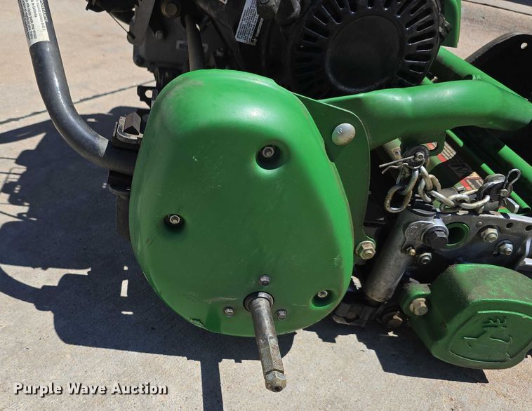 image for item EO1510 2016 John Deere 220 E-cut Hybrid greens mower