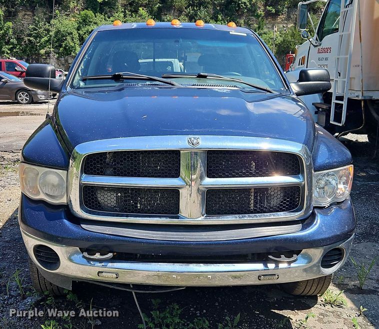 image for item EO4506 2004 Dodge Ram 3500 Quad Cab pickup truck cab and chassis