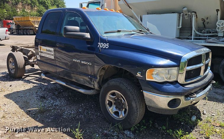 image for item EO4506 2004 Dodge Ram 3500 Quad Cab pickup truck cab and chassis