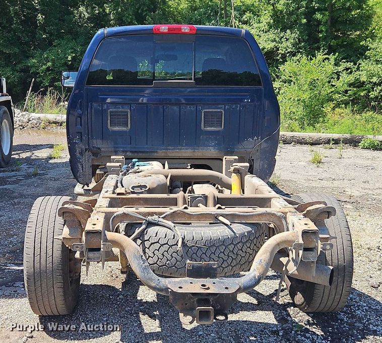 image for item EO4506 2004 Dodge Ram 3500 Quad Cab pickup truck cab and chassis