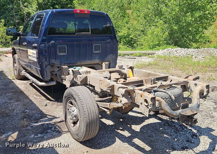 image for item EO4506 2004 Dodge Ram 3500 Quad Cab pickup truck cab and chassis