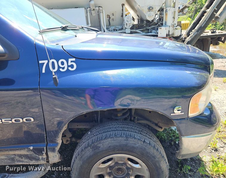 image for item EO4506 2004 Dodge Ram 3500 Quad Cab pickup truck cab and chassis