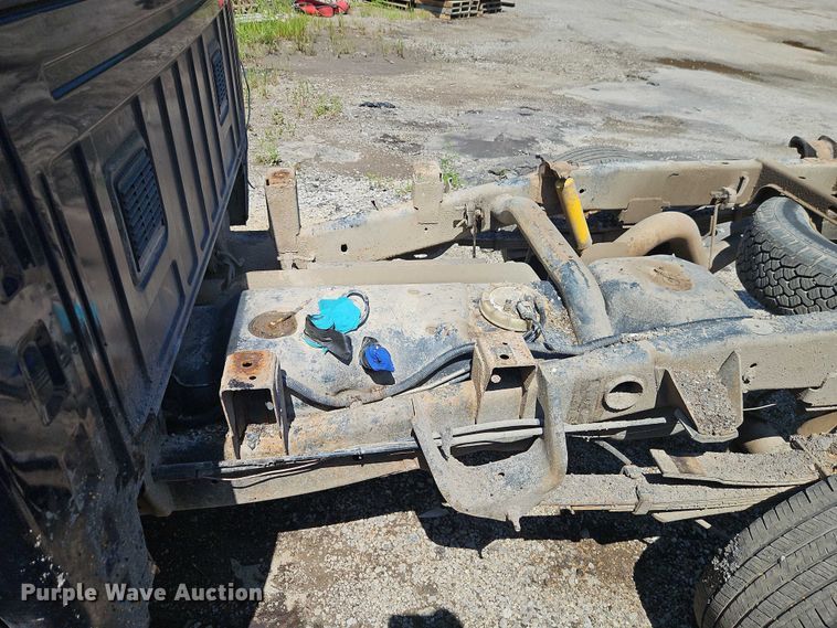 image for item EO4506 2004 Dodge Ram 3500 Quad Cab pickup truck cab and chassis