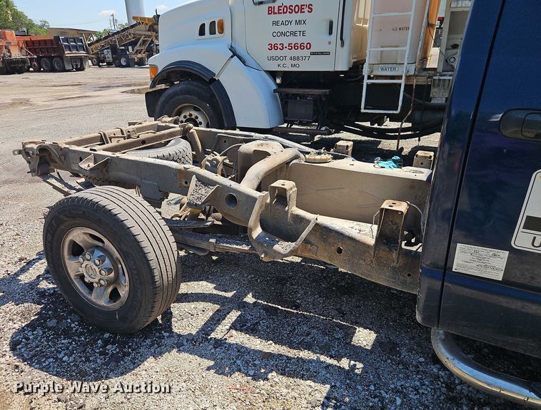 image for item EO4506 2004 Dodge Ram 3500 Quad Cab pickup truck cab and chassis