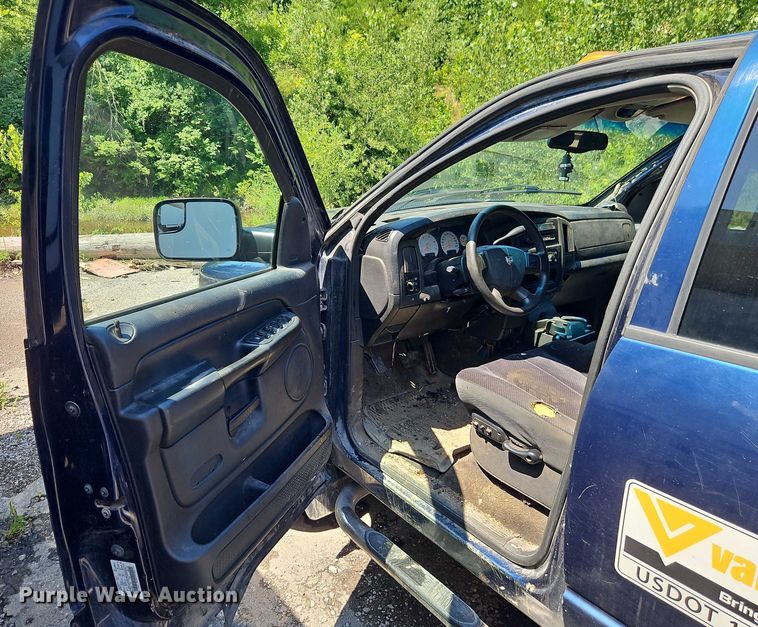 image for item EO4506 2004 Dodge Ram 3500 Quad Cab pickup truck cab and chassis