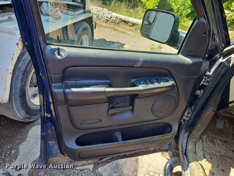 image for item EO4506 2004 Dodge Ram 3500 Quad Cab pickup truck cab and chassis