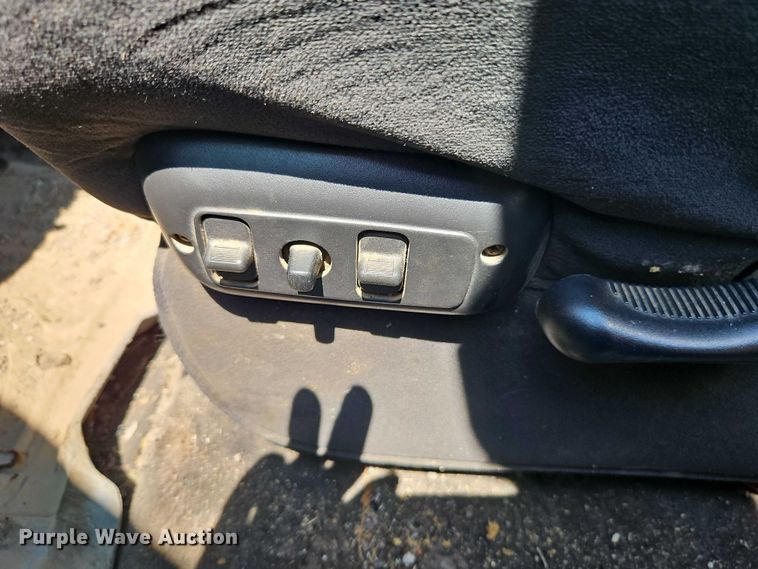 image for item EO4506 2004 Dodge Ram 3500 Quad Cab pickup truck cab and chassis