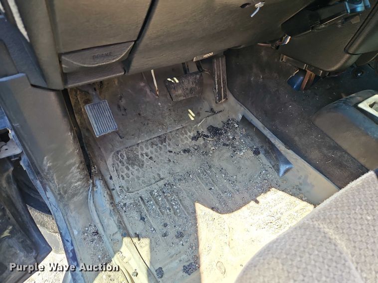 image for item EO4506 2004 Dodge Ram 3500 Quad Cab pickup truck cab and chassis