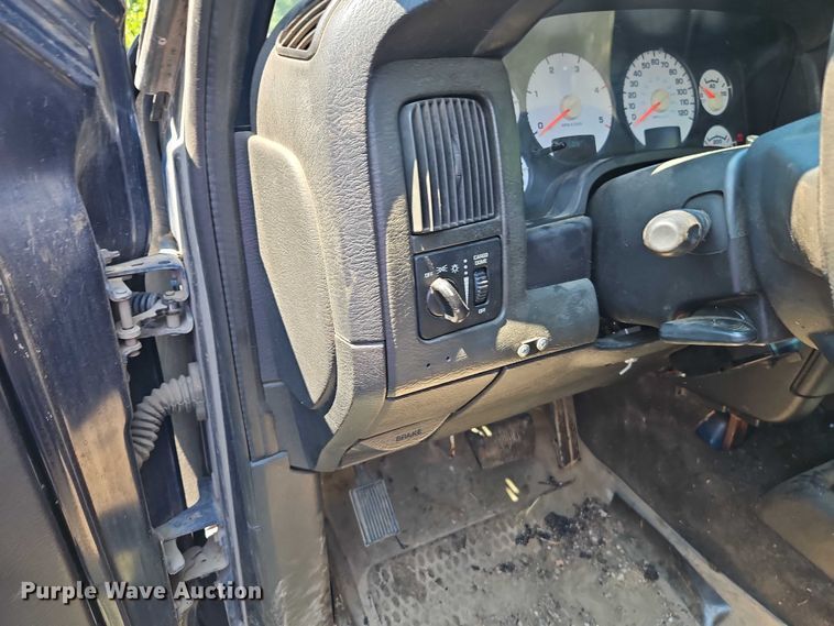 image for item EO4506 2004 Dodge Ram 3500 Quad Cab pickup truck cab and chassis