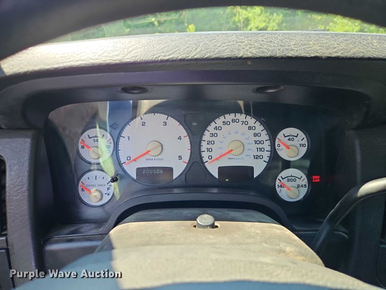 image for item EO4506 2004 Dodge Ram 3500 Quad Cab pickup truck cab and chassis