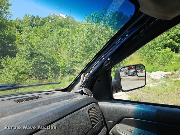 image for item EO4506 2004 Dodge Ram 3500 Quad Cab pickup truck cab and chassis