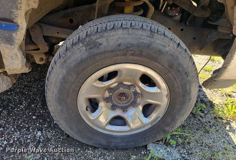 image for item EO4506 2004 Dodge Ram 3500 Quad Cab pickup truck cab and chassis