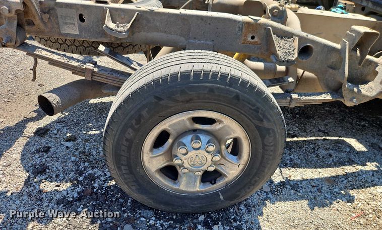 image for item EO4506 2004 Dodge Ram 3500 Quad Cab pickup truck cab and chassis