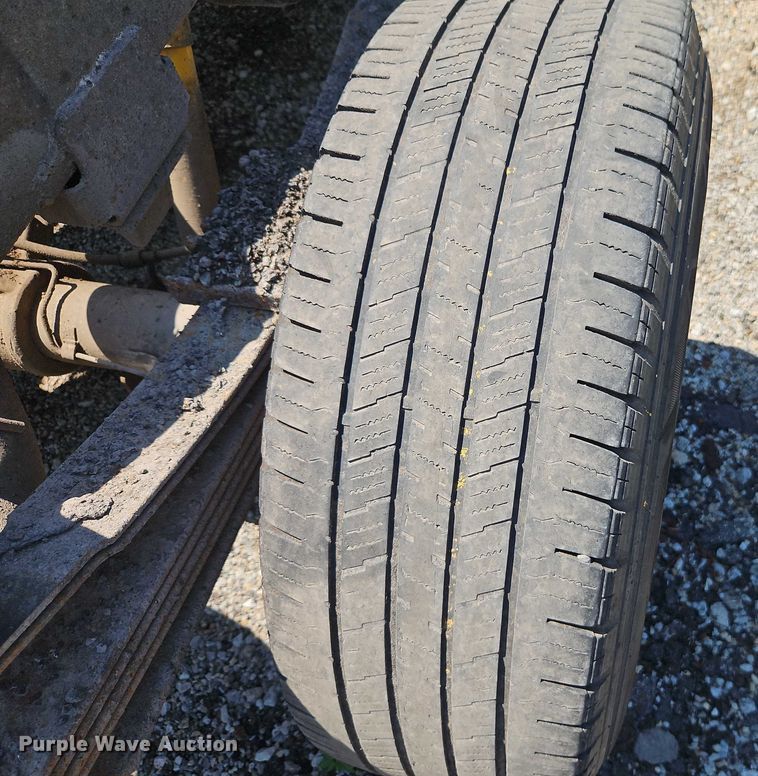 image for item EO4506 2004 Dodge Ram 3500 Quad Cab pickup truck cab and chassis