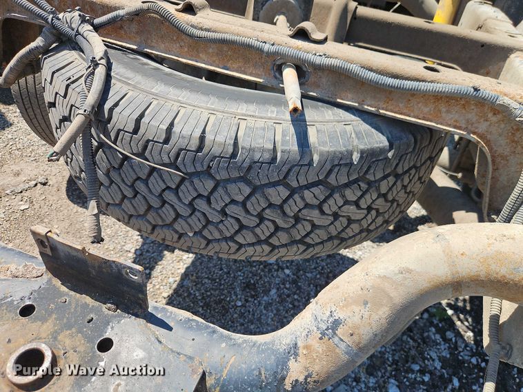 image for item EO4506 2004 Dodge Ram 3500 Quad Cab pickup truck cab and chassis