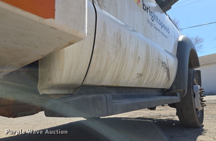 image for item EQ6819 2012 Ford F450 Super Duty bucket truck