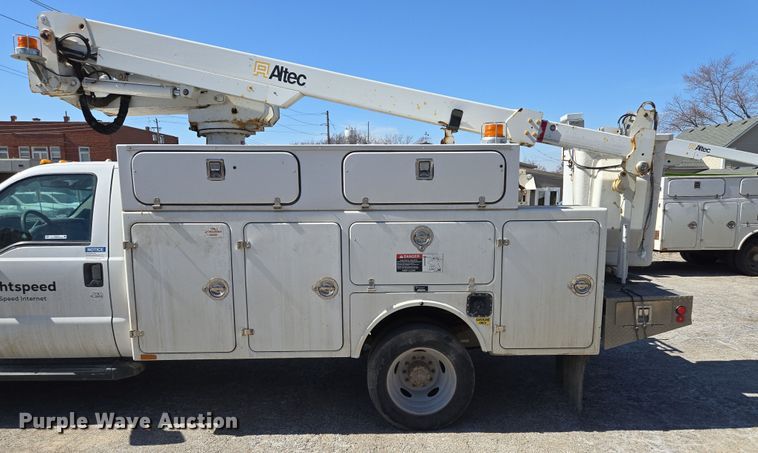 image for item EQ6819 2012 Ford F450 Super Duty bucket truck