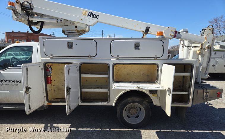 image for item EQ6819 2012 Ford F450 Super Duty bucket truck