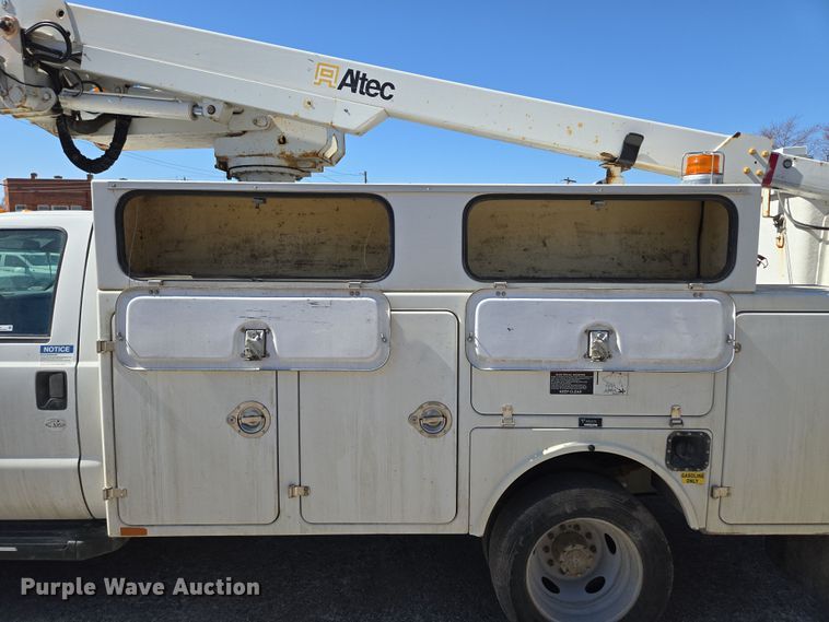 image for item EQ6819 2012 Ford F450 Super Duty bucket truck