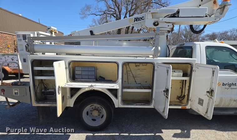 image for item EQ6819 2012 Ford F450 Super Duty bucket truck