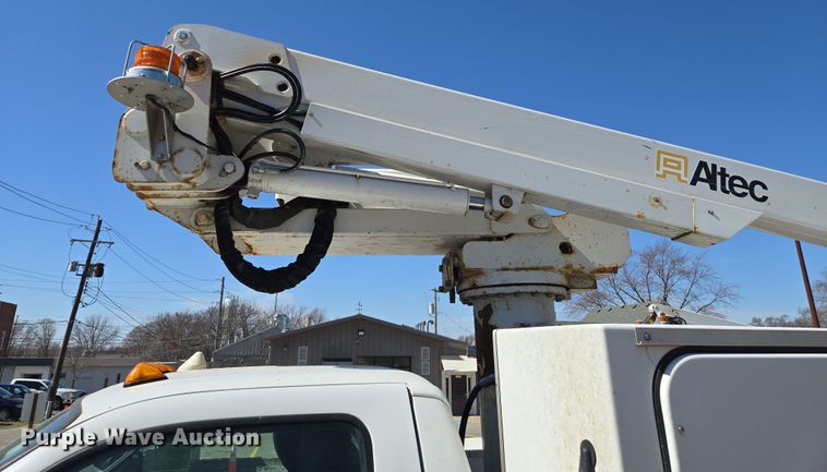 image for item EQ6819 2012 Ford F450 Super Duty bucket truck