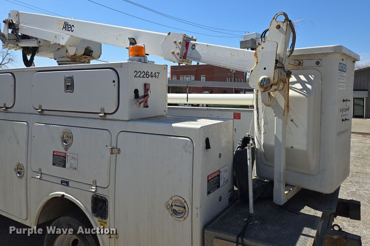 image for item EQ6819 2012 Ford F450 Super Duty bucket truck