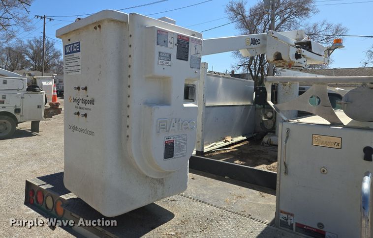 image for item EQ6819 2012 Ford F450 Super Duty bucket truck