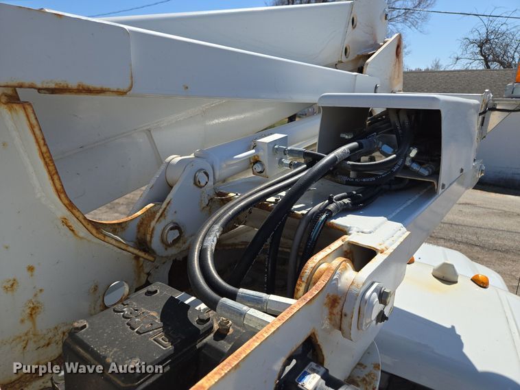 image for item EQ6819 2012 Ford F450 Super Duty bucket truck