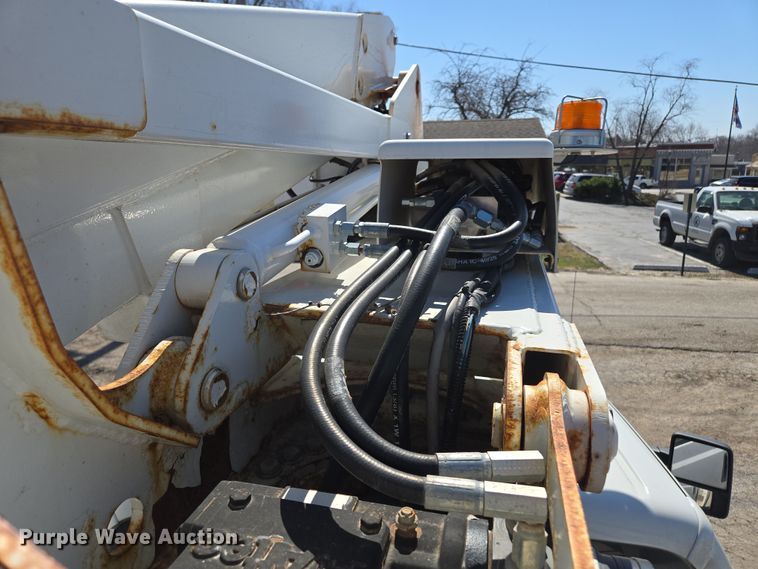 image for item EQ6819 2012 Ford F450 Super Duty bucket truck