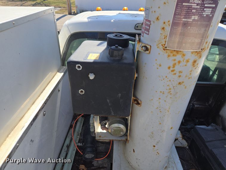 image for item EQ6819 2012 Ford F450 Super Duty bucket truck