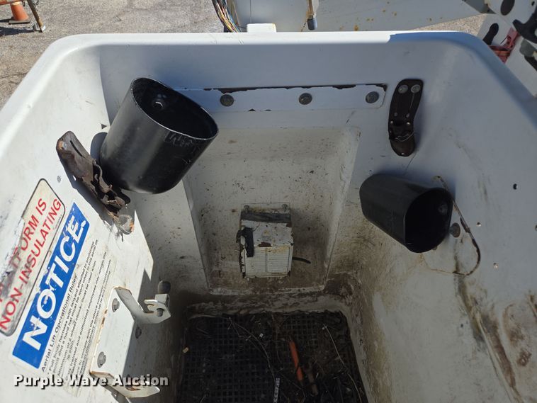 image for item EQ6819 2012 Ford F450 Super Duty bucket truck