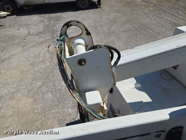 image for item EQ6819 2012 Ford F450 Super Duty bucket truck